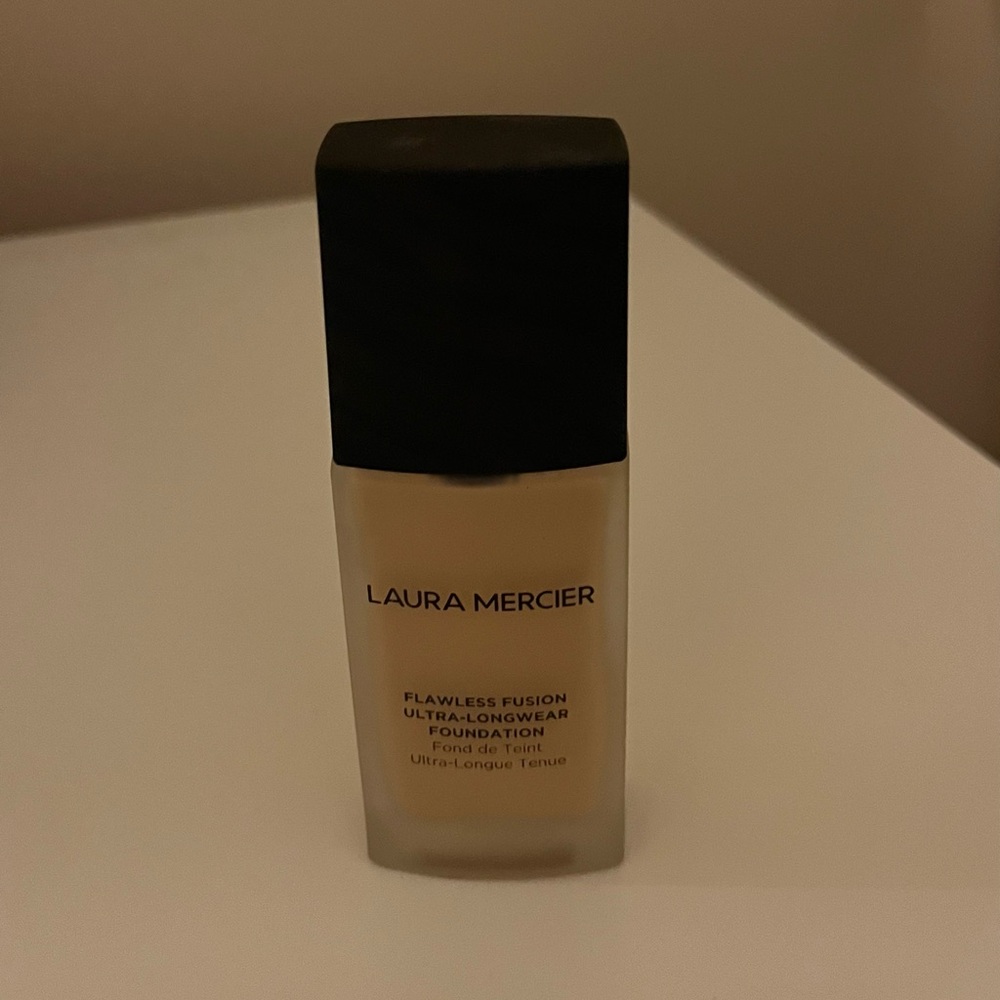 NIB Laura Mercier Flawless Fusion Foundation in Macadamia